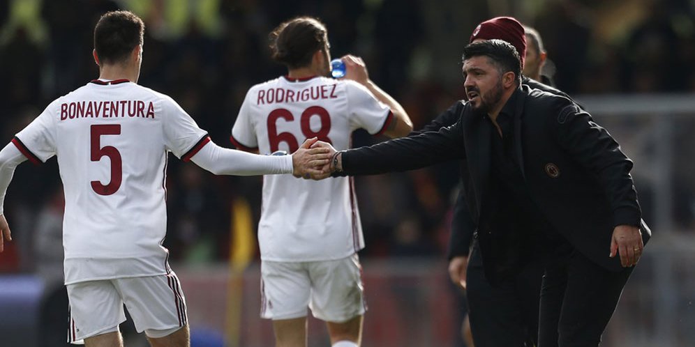 Gennaro Gattuso merayakan gol yang dicetak oleh Giacomo Bonaventura