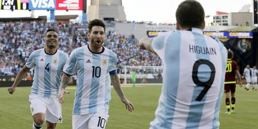 Lionel Messi dan Gonzalo Higuain.