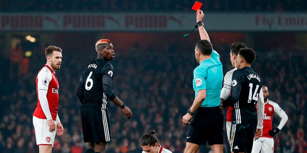Pogba dapat kartu merah saat lawan Arsenal.