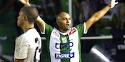 Cetak Gol, Pemain Ini Berselebrasi Dengan Naik Mobil Cetak Gol, Pemain Ini Berselebrasi Dengan Naik Mobil