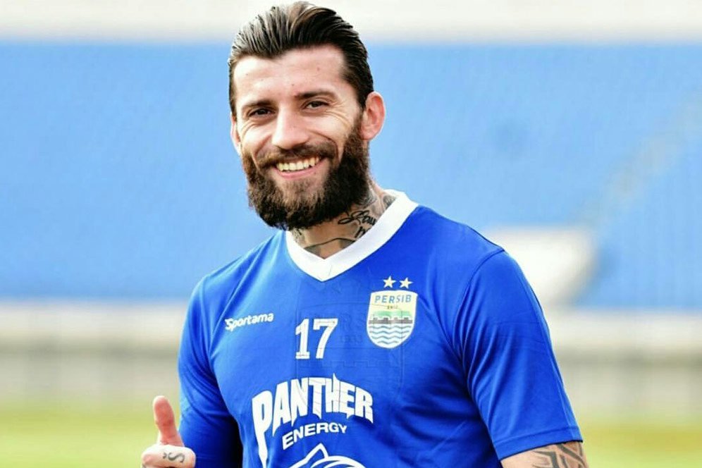 Kemenangan Persib Harus Dibayar dengan Cedera Bojan Malisic Kemenangan Persib Harus Dibayar dengan Cedera Bojan Malisic