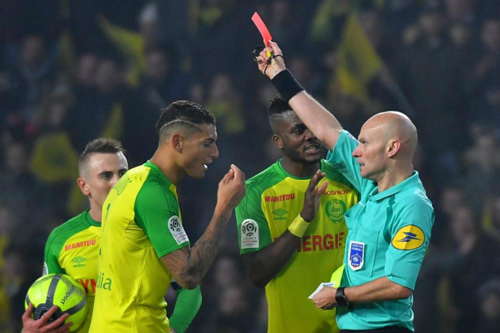 Video: Wasit Absurd di Liga Prancis Video: Wasit Absurd di Liga Prancis
