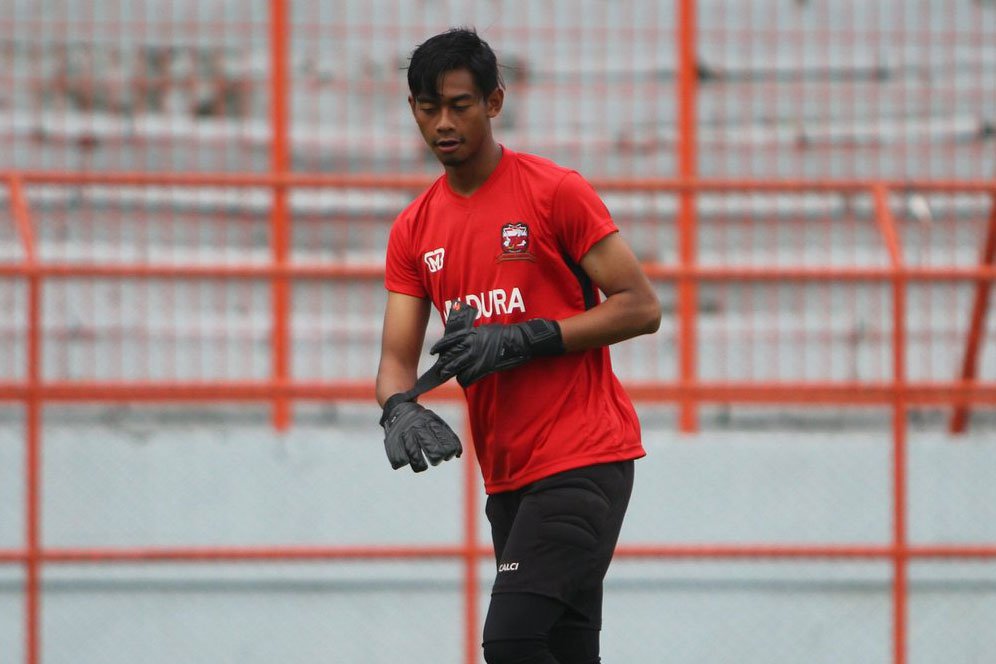 Madura United Pulangkan Satria Tama Usai Lepas 3 Penjaga Gawang Madura United Pulangkan Satria Tama Usai Lepas 3 Penjaga Gawang