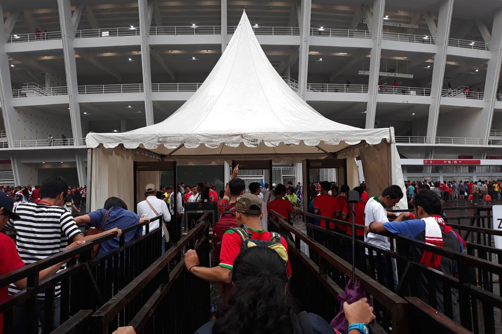 Bukan Gas Air Mata, Polisi Pastikan Asap di Kawasan SUGBK Berasal dari Flare