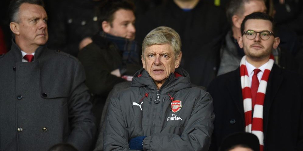 Arsene Wenger berada di tribun saat lawan Nottigham.