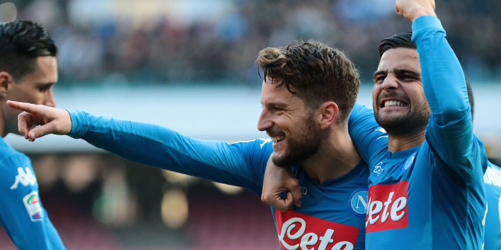 Dries Mertens dan Lorenzo Isigne merayakan gol untuk Napoli