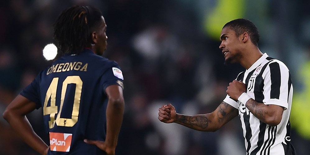 Douglas Costa.