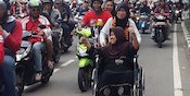 Nenek Rahma, The Jakmania Berkursi Roda Dapat Tiket VVIP Gratis untuk Nonton Persija Nenek Rahma, The Jakmania Berkursi Roda Dapat Tiket VVIP Gratis untuk Nonton Persija