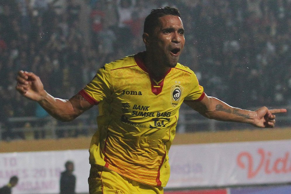 Tiga Minggu Hafalkan Indonesia Raya, Beto Tak Sabar Main di Asian Games 2018 Tiga Minggu Hafalkan Indonesia Raya, Beto Tak Sabar Main di Asian Games 2018