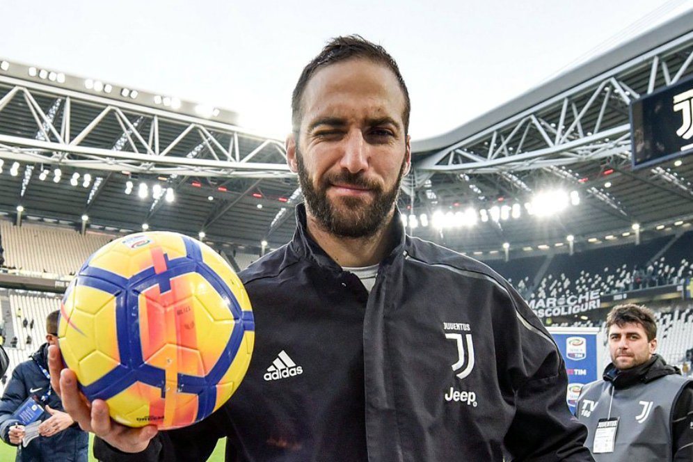 Meski ada Maurizio Sarri, Juventus Tetap Jual Gonzalo Higuain