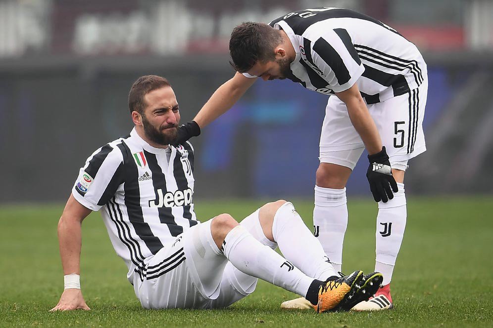 Allegri Beri Tanggapan Soal Kabar Cedera Higuain Allegri Beri Tanggapan Soal Kabar Cedera Higuain