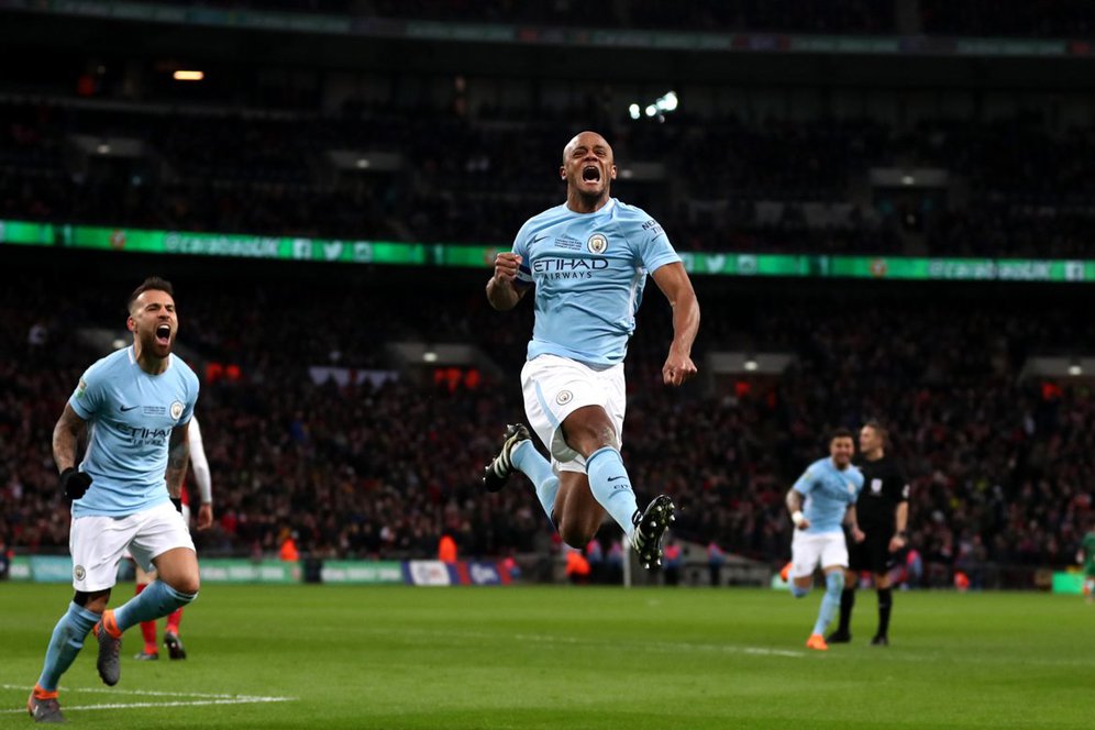 Bicara Soal Manchester Derby, Kompany Sebut Pendukung MU Suka Membual