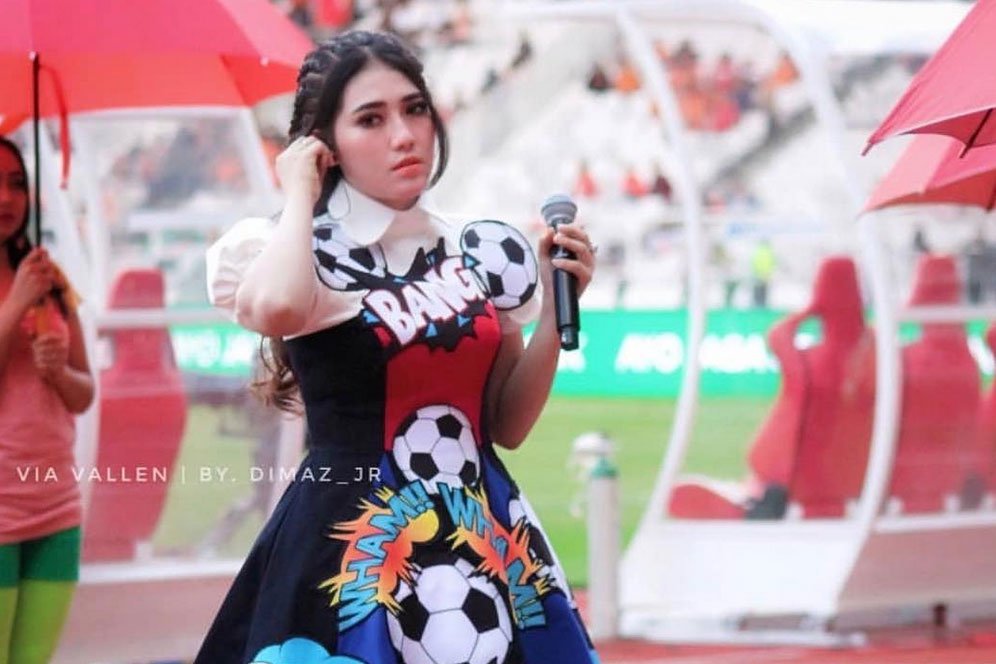 Gawat, Lantunan 'Sayang' Bikin Bomber Persija Jatuh Cinta pada Via Vallen Gawat, Lantunan 'Sayang' Bikin Bomber Persija Jatuh Cinta pada Via Vallen