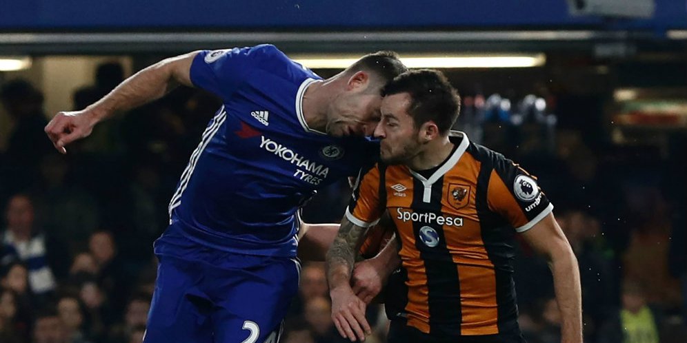 Momen saat Cahill dan Ryan berbenturan kepala Januari 2017 lalu.