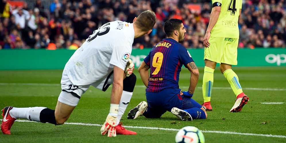 Luis Suarez dan Vicente Guaita.