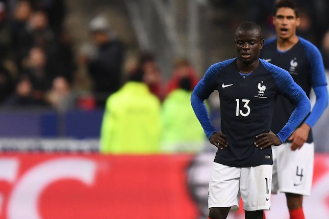 Nyempil di Belakang Pogba