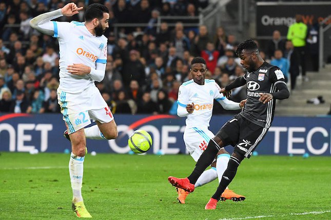 Bek Tengah: Adil Rami Bek Tengah: Adil Rami
