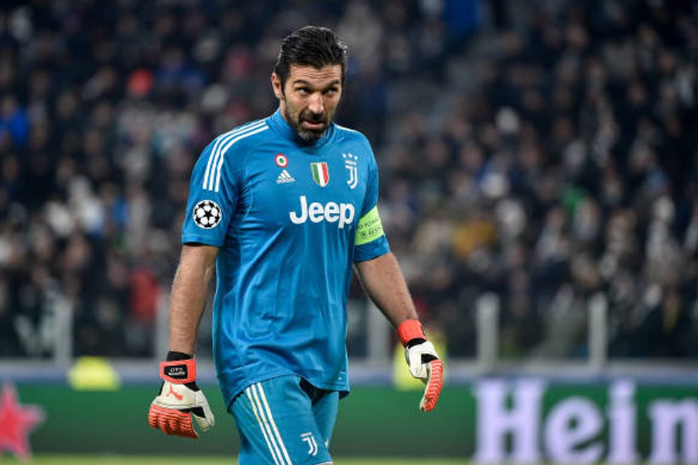 Buffon: Kebobolan Dua Terlalu Banyak