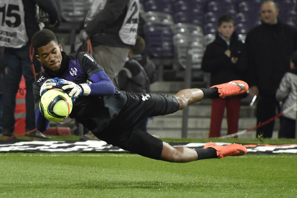Kiper Fiorentina Bercita-cita Tepis Penalti Ronaldo Kiper Fiorentina Bercita-cita Tepis Penalti Ronaldo