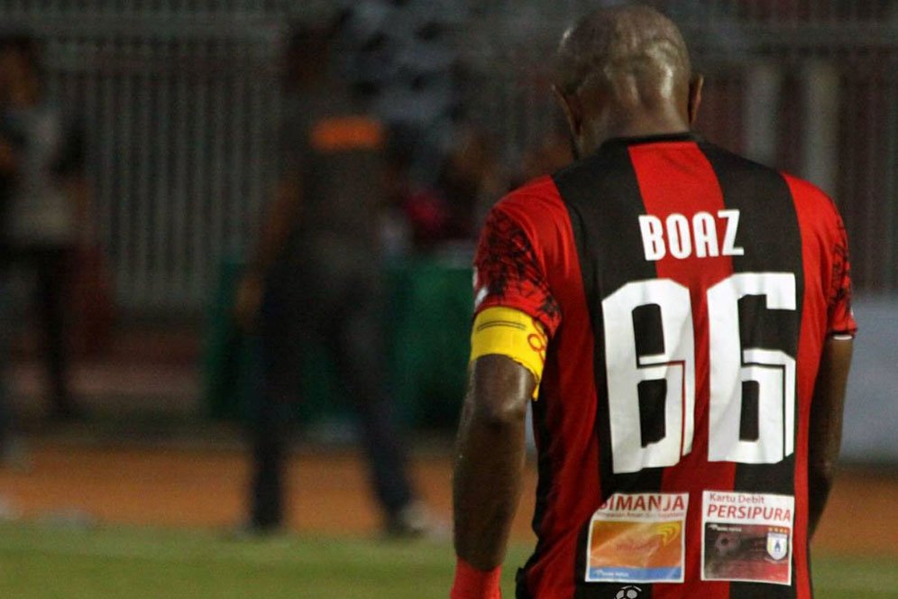Persipura Resmi Coret Boaz Solossa dan Tinus Pae Persipura Resmi Coret Boaz Solossa dan Tinus Pae