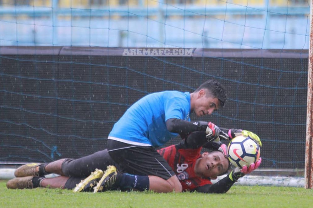 Pengganti Pelatih Kiper Arema dari Balkan? Pengganti Pelatih Kiper Arema dari Balkan?