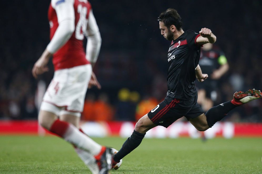 Kesal dengan Penalti Kontroversial, Calhanoglu: Pemain Terbaik Adalah Wasit Kesal dengan Penalti Kontroversial, Calhanoglu: Pemain Terbaik Adalah Wasit