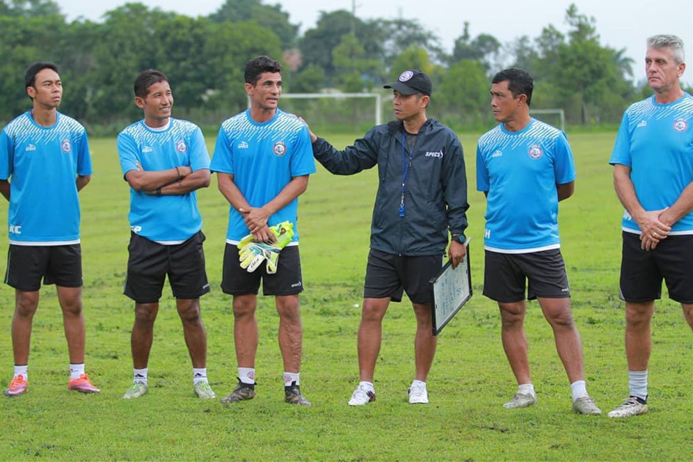 Joko Susilo Akui Belum Komunikasi dengan Pelatih Baru Arema FC Joko Susilo Akui Belum Komunikasi dengan Pelatih Baru Arema FC