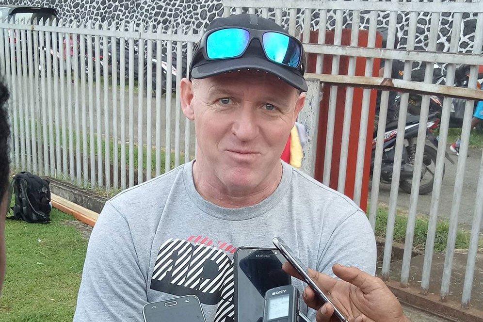 Persipura Jayapura Lengserkan Peter Butler Persipura Jayapura Lengserkan Peter Butler