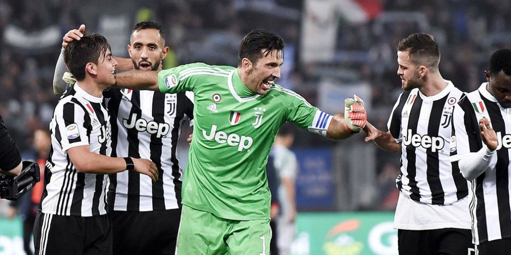 Juventus rayakan kemenangan atas Lazio.