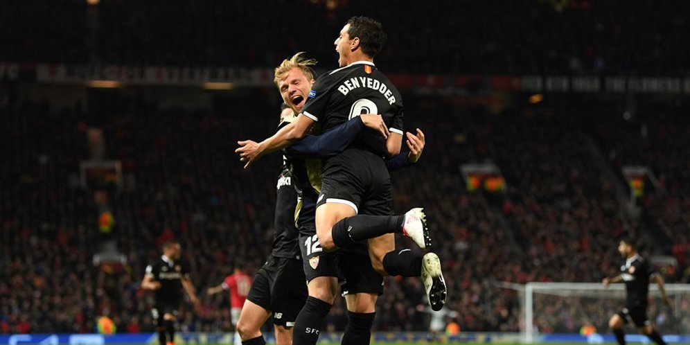 Wissam Ben Yedder merayakan golnya ke gawang Manchester United.