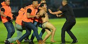 Galeri Kericuhan Suporter di Laga Arema FC vs Persib