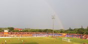 Video: Indahnya Pelangi di Tengah Laga Liga 3 Persibo Bojonegoro Video: Indahnya Pelangi di Tengah Laga Liga 3 Persibo Bojonegoro