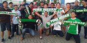 Suporter PSMS Medan Dapat Sambutan Hangat di Lamongan Suporter PSMS Medan Dapat Sambutan Hangat di Lamongan