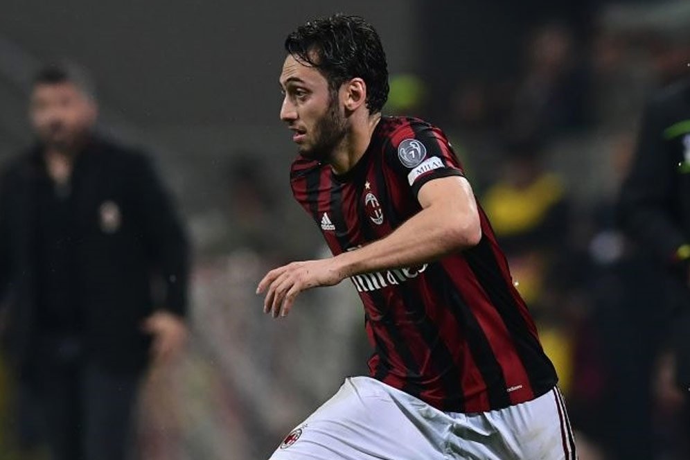 Gara-gara Calhanoglu, Dua Petinggi Milan Bertengkar Gara-gara Calhanoglu, Dua Petinggi Milan Bertengkar