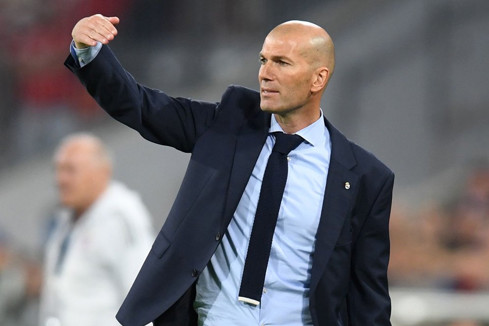 Bila Tawaran Gantikan Mourinho Datang, Zidane Diminta Pikir Dua Kali Bila Tawaran Gantikan Mourinho Datang, Zidane Diminta Pikir Dua Kali