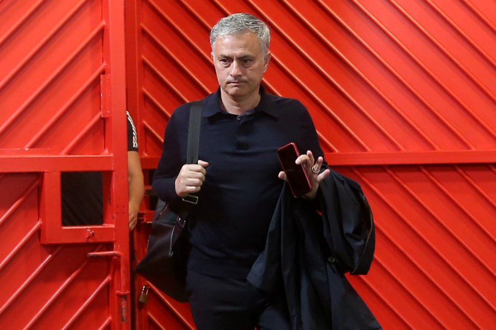 Mourinho Diprediksi Bakal Hengkang Jelang Hari Natal Mourinho Diprediksi Bakal Hengkang Jelang Hari Natal