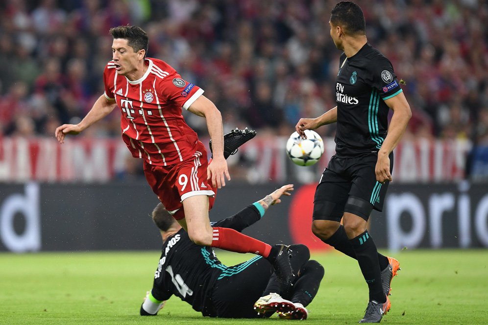 Bayern Tolak Tukar Lewandowski dengan Benzema Bayern Tolak Tukar Lewandowski dengan Benzema