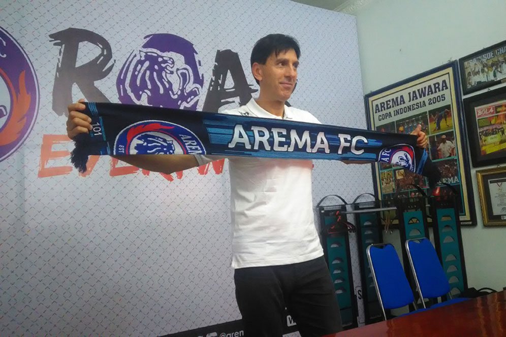 Pelatih Arema FC Tak Risaukan Perubahan Jadwal Kick-Off Laga Kontra Persib