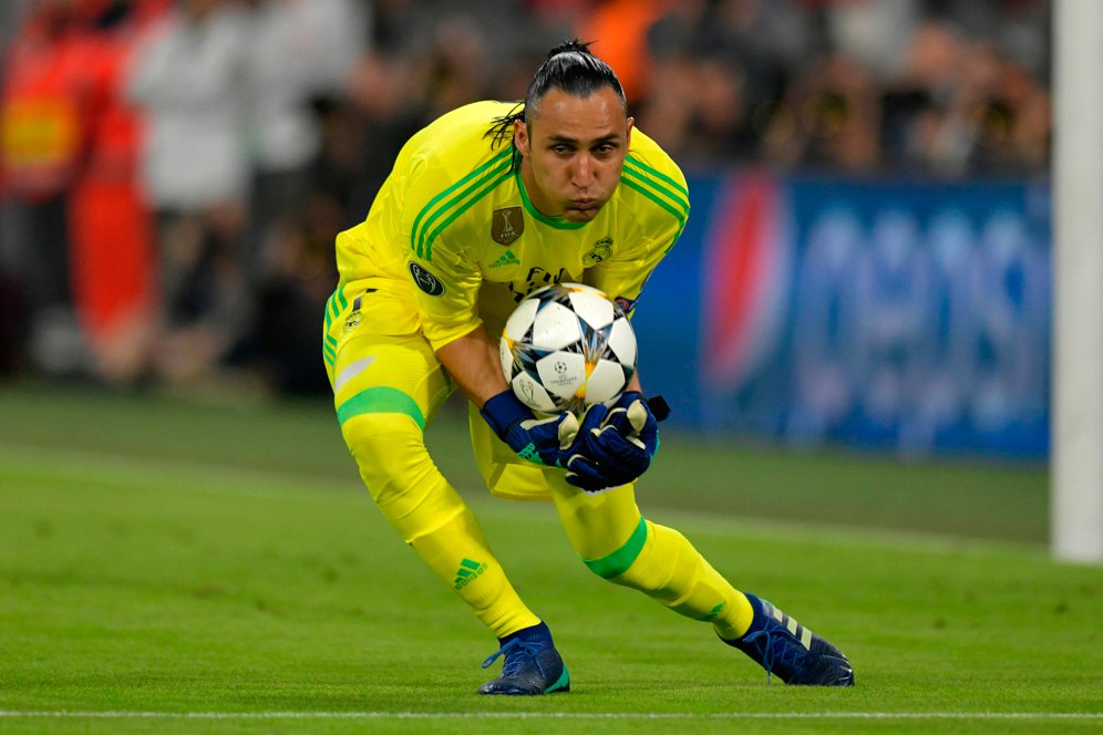 Claudio Bravo Cedera, Manchester City Bidik Keylor Navas? Claudio Bravo Cedera, Manchester City Bidik Keylor Navas?