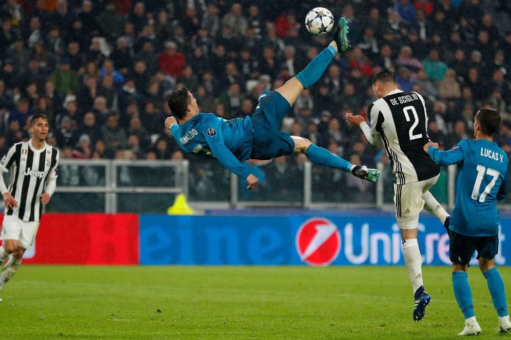 Ronaldo Klaim Lebih Layak Menangi Puskas Award Ketimbang Salah Ronaldo Klaim Lebih Layak Menangi Puskas Award Ketimbang Salah
