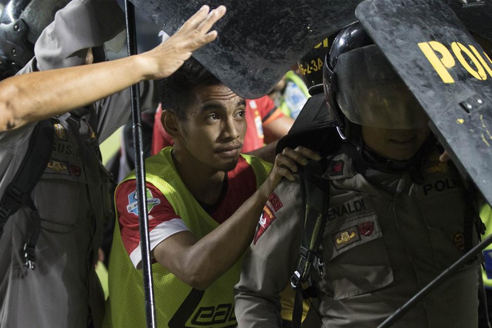 Cara Menghentikan Konflik antar Suporter Sepakbola di Indonesia