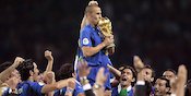 Timnas Italia di Piala Dunia 2006: Berangkat dengan Calciopoli, Pulang dengan Trofi Timnas Italia di Piala Dunia 2006: Berangkat dengan Calciopoli, Pulang dengan Trofi