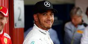Lewis Hamilton Jajal Superbike Bareng Lowes dan Van der Mark Lewis Hamilton Jajal Superbike Bareng Lowes dan Van der Mark