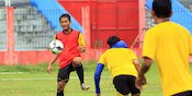 Arema Siapkan Nasir untuk Gantikan Farizi Kala Menjamu Persebaya Arema Siapkan Nasir untuk Gantikan Farizi Kala Menjamu Persebaya