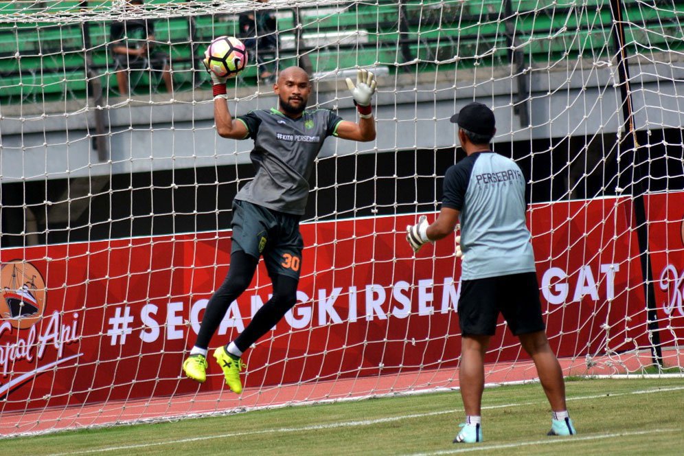 Alfonsius Kelvan Minta Bonek Tak Balas Perlakuan Aremania Alfonsius Kelvan Minta Bonek Tak Balas Perlakuan Aremania