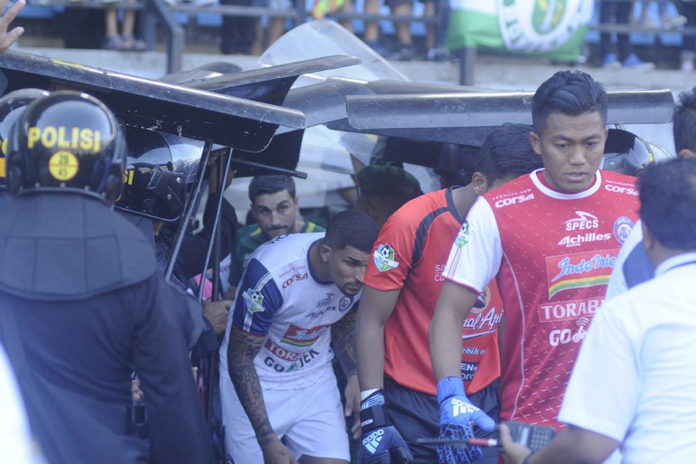 Arema FC Tak Kapok Dengan Teror Bonek Arema FC Tak Kapok Dengan Teror Bonek