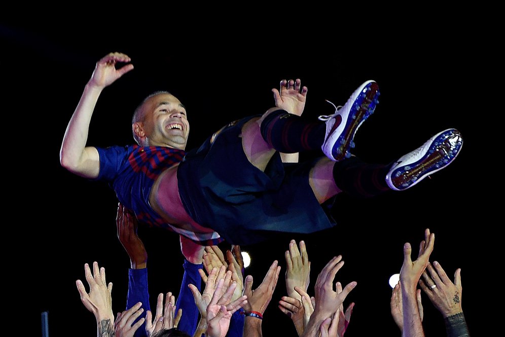 17 Tahun Lalu Hari Ini, Iniesta Debut untuk Barcelona 17 Tahun Lalu Hari Ini, Iniesta Debut untuk Barcelona