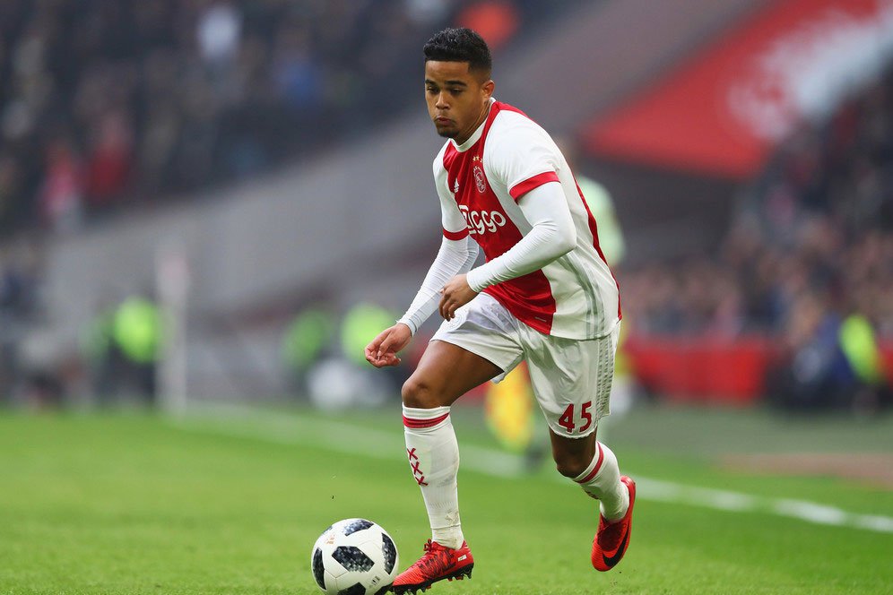 Bukan MU, Kluivert Justru Merapat ke Roma Bukan MU, Kluivert Justru Merapat ke Roma