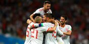 Pique dan Isco Selamatkan Burung Cedera di Laga Spanyol vs Iran Pique dan Isco Selamatkan Burung Cedera di Laga Spanyol vs Iran