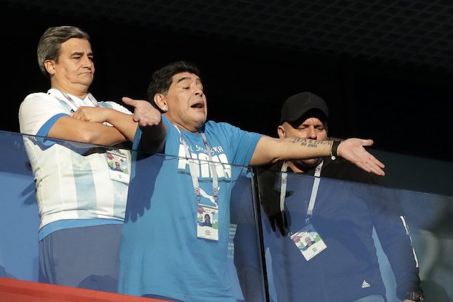 Dua Jari Tengah Maradona Dua Jari Tengah Maradona